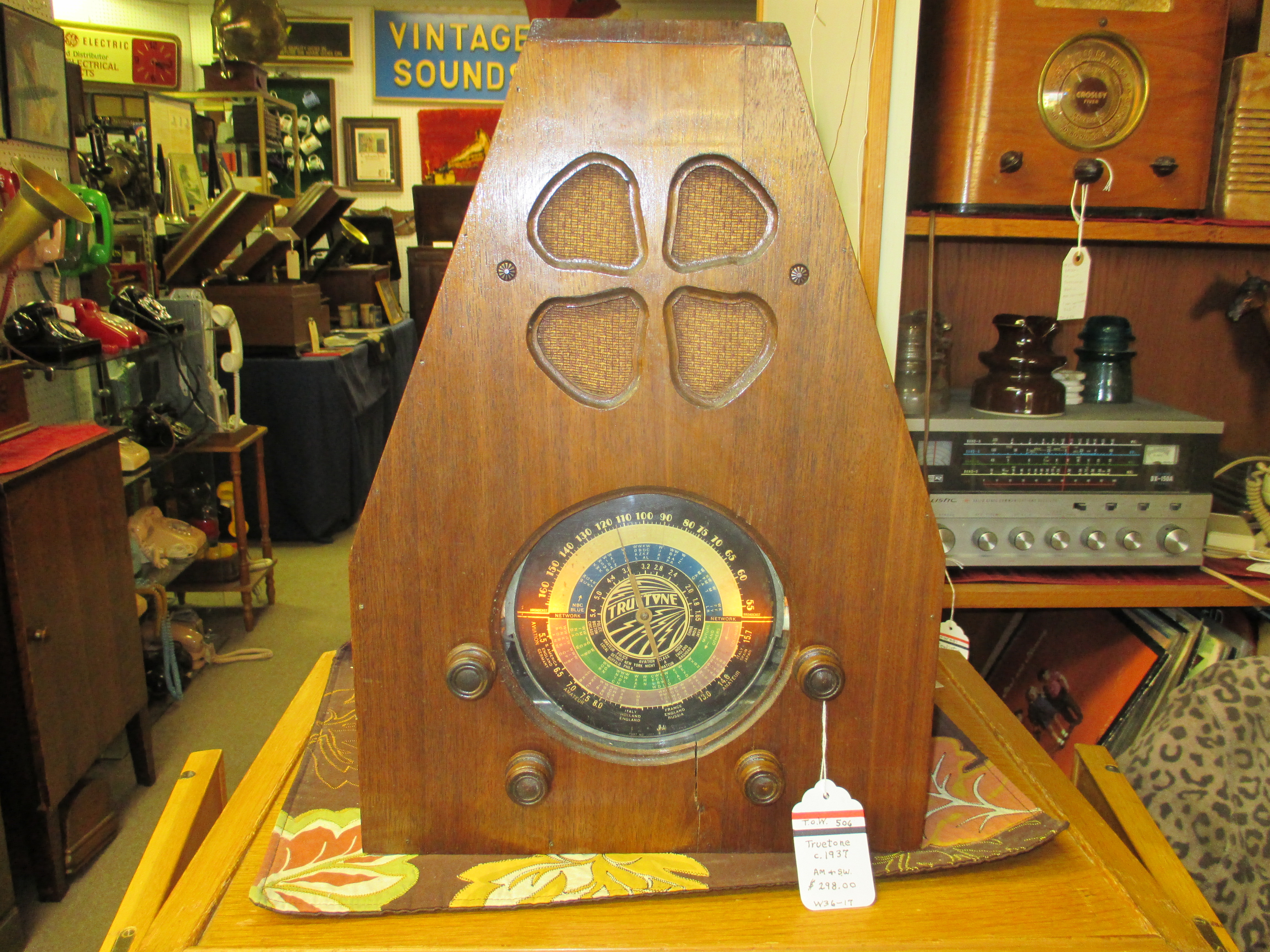 1937 Truetone radio stylish beautiful dial $298
